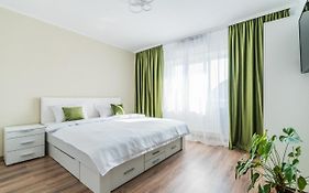 Tania Grand Apart